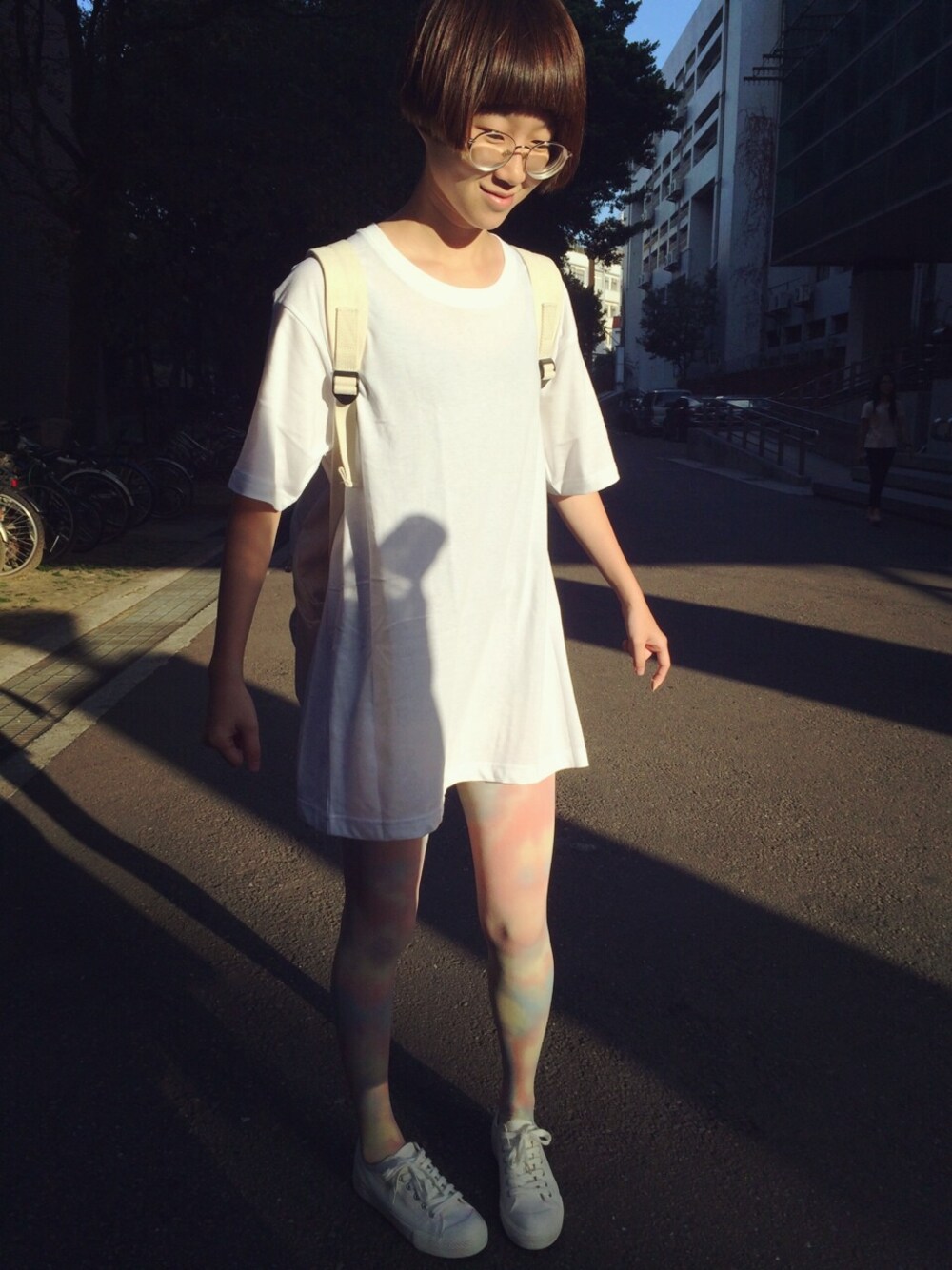 「白、simple」｜「UNIQLOのアイテム（Tシャツ/カットソー、ホワイト系）」を使った、shootingさん（レディース・161cm）の秋コーディネートの1枚目の写真
