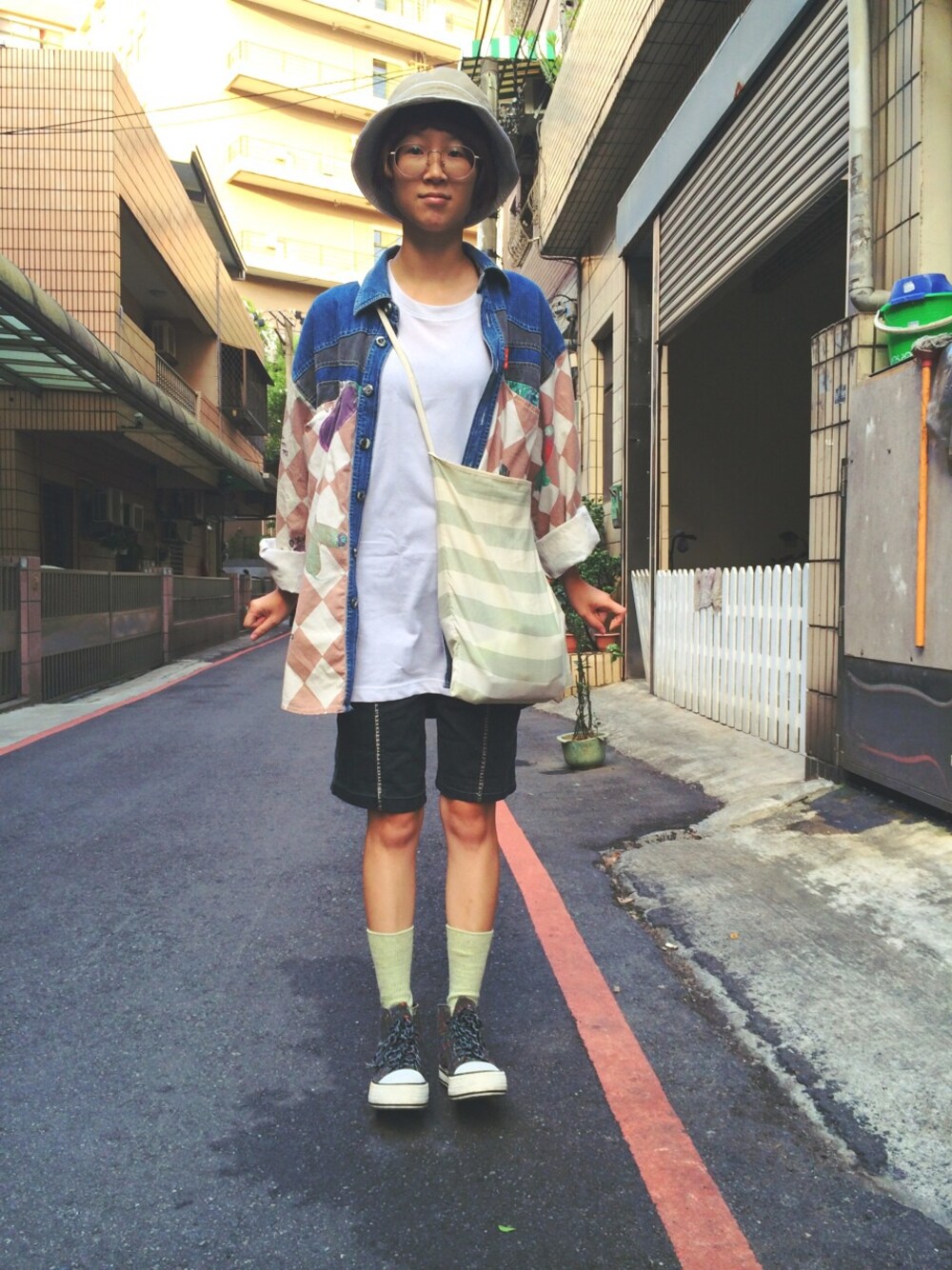 「古著、UNIQLO」｜「古著のアイテム（デニムジャケット、ブルー系）」を使った、shootingさん（レディース・161cm）の秋コーディネートの1枚目の写真