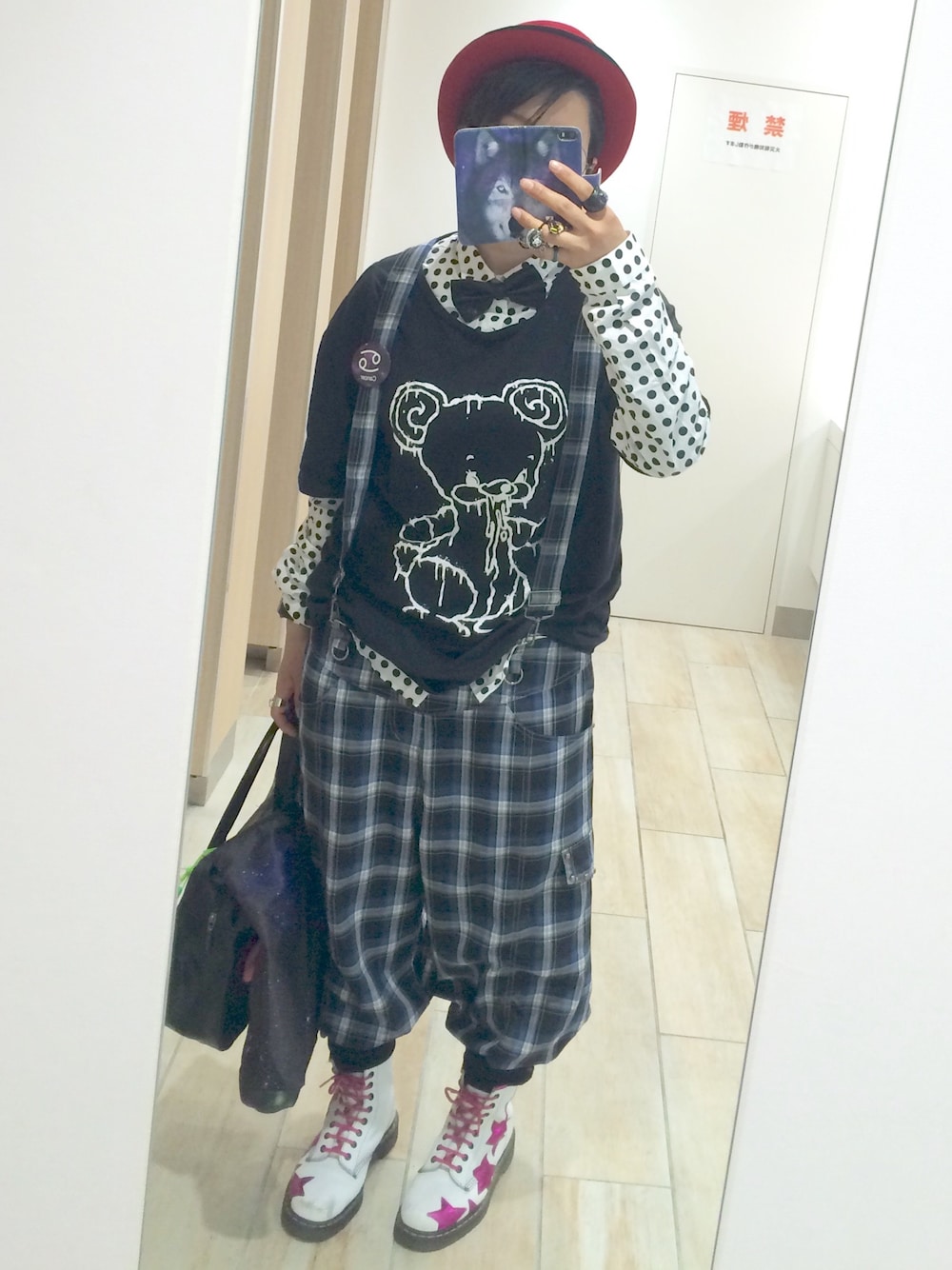「柄パンツ、サルエルパンツ、水玉、蝶ネクタイ」｜「monomaniaのアイテム（Tシャツ/カットソー、ブラック系）」を使った、６９さん（レディース・162cm）の春コーディネートの1枚目の写真