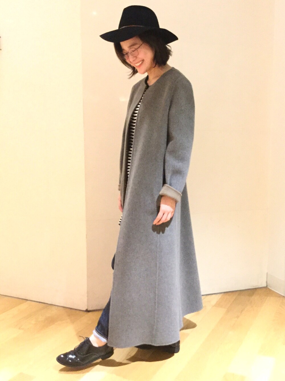 「大人カジュアル、ゆるコーデ、キレイめ、Ray BEAMS、RBS、BEAMS、BEAMS BOY」｜「RBSの【佐田真由美着用】△RBS / リバー ノーカラー ロングコート（その他アウター、グレー系）」を使った、yamashita  aiさん（レディース・157cm）の秋コーディネートの1枚目の写真