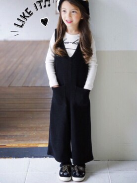「オールブラック」｜「アイテム（つなぎ/オールインワン）」を使った、lapinbebeさん（キッズ・110cm）の秋コーディネート