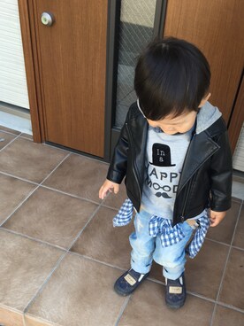 「2歳3ヶ月」｜「アイテム（ライダースジャケット）」を使った、TAKUTOMOさん（キッズ・90cm）の秋コーディネート