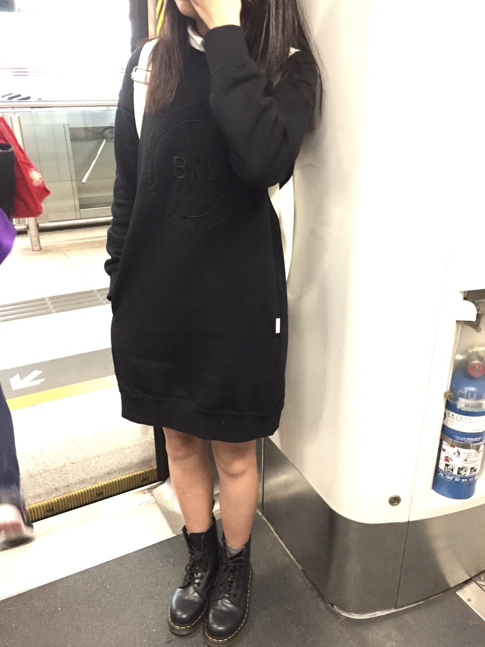「chocoolate、Dr.Martens」｜「chocoolateのアイテム（その他トップス、ブラック系）」を使った、lamlamさん（レディース・158cm）の秋コーディネートの1枚目の写真