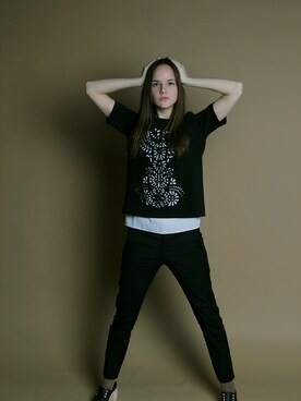 「Kira Plastininaのアイテム（Tops、ブラック系）」を使った、Ladaさん（レディース・163cm）の夏コーディネート