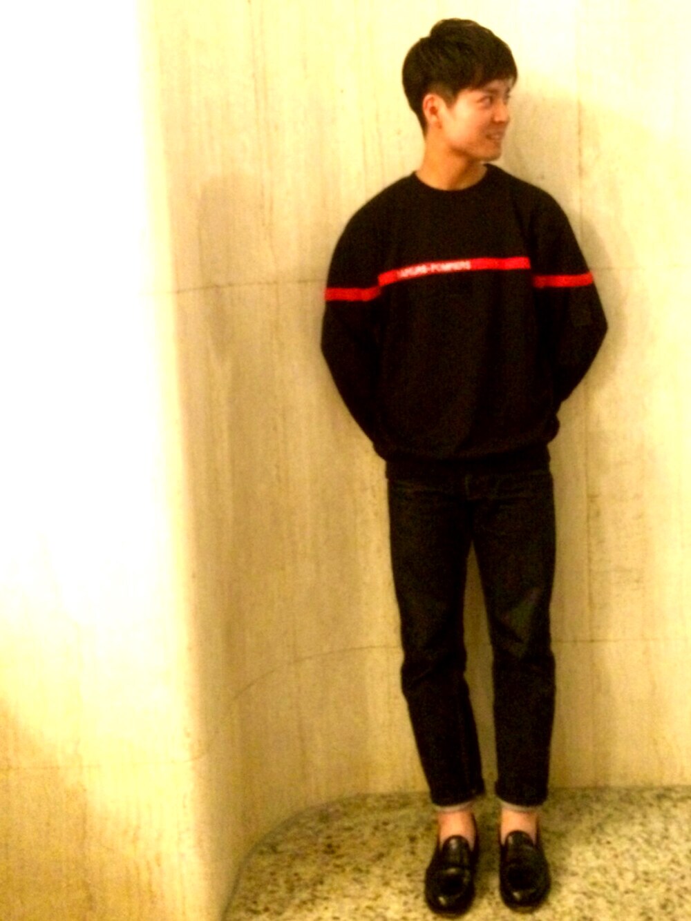 「vetements、THOMBROWNE、ALDEN、デニム、スウェット、革靴、ロールアップ、ootd、カジュアル」｜「中田商店のVETEMENTSの元ネタ（スウェット、ブルー系）」を使った、KOKIWNMさん（メンズ・172cm）の春コーディネートの1枚目の写真