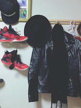 「部屋撮り」｜「アイテム（ライダースジャケット）」を使った、gyari!!★さん（メンズ・183cm）の冬コーディネート