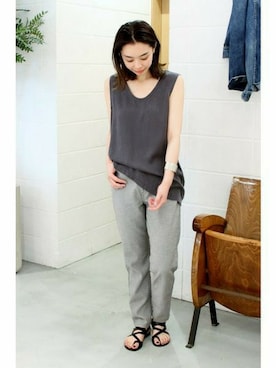 「アイテム（タンクトップ、グレー系）」を使った、LUCYさん（レディース・163cm）の夏コーディネート