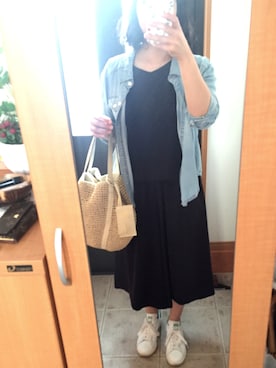 「ダンガリーシャツ」｜「アイテム（サロペット/オーバーオール）」を使った、さくらさん（レディース・160cm）の春コーディネート