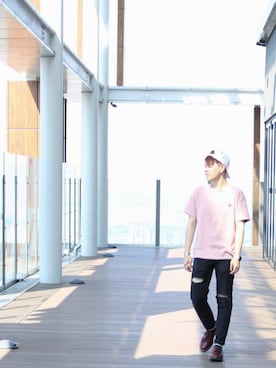 「red」｜「アイテム（モカシン/デッキシューズ）」を使った、Leung VinVinさん（メンズ・171cm）の夏コーディネート