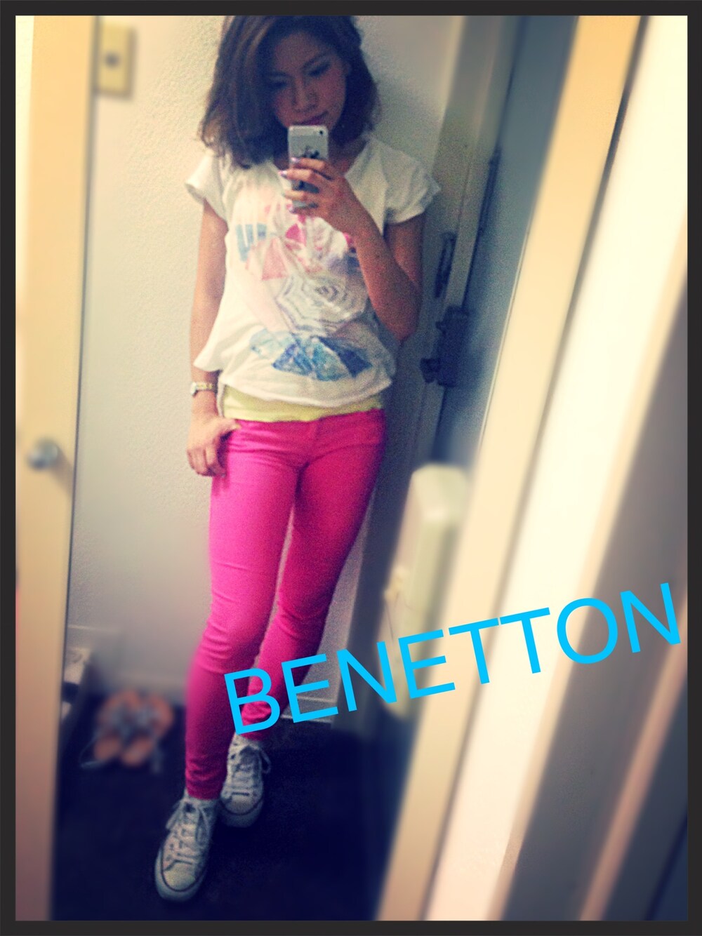 「#スニーカー、#ピンク、#カジュアル、#WEARBOOKエントリー、#イラストT」｜「BENETTON (UNITED COLORS OF BENETTON)のカラージェギンス（その他パンツ、ピンク系）」を使った、lisaさん（レディース・160cm）の夏コーディネートの1枚目の写真