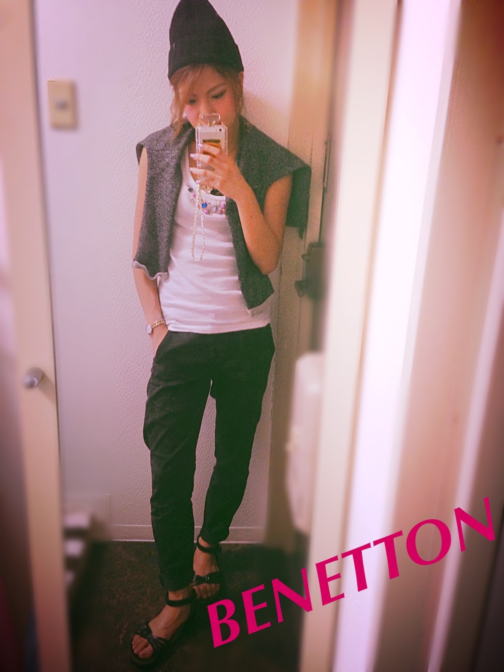 「#ニット帽、#秋服、#ボタニカル柄」｜「BENETTON (UNITED COLORS OF BENETTON)のUS1リブコローリキャップ（ニットキャップ/ビーニー、ブラック系）」を使った、lisaさん（レディース・160cm）の夏コーディネートの1枚目の写真