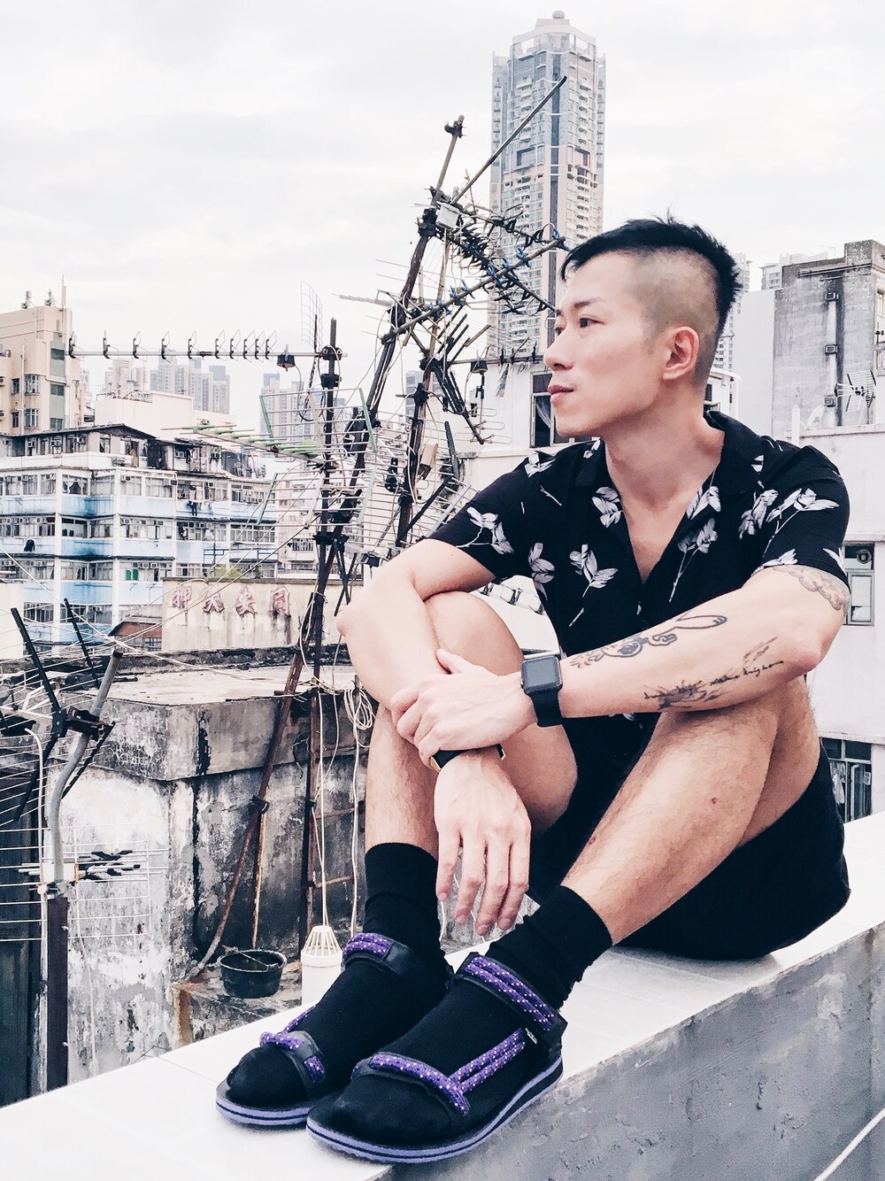 「TOPMANのアイテム（シャツ/ブラウス、ブラック系）」を使った、junさん（メンズ・170cm）の秋コーディネートの1枚目の写真