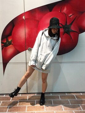 「Champion（チャンピオン）のアイテム（パーカー、グレー系）」を使った、Nagisa Saitoさん（レディース・160cm）の秋コーディネート