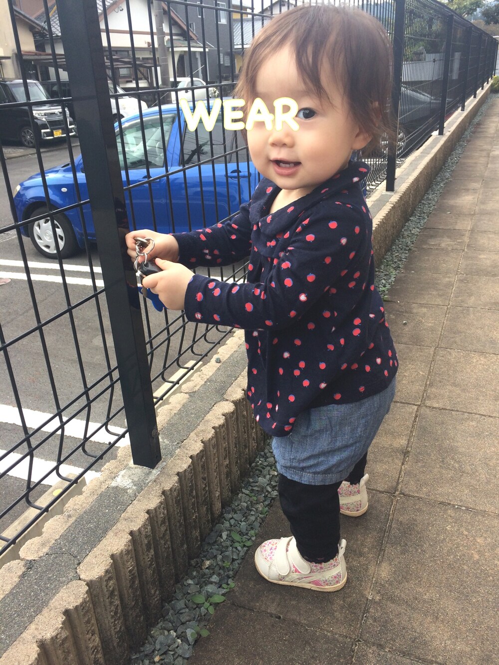 「ベビー、女の子、babygap」｜「babyGAPのアイテム（シャツ/ブラウス、ブラック系）」を使った、さち*さん（キッズ・70cm）の秋コーディネートの1枚目の写真