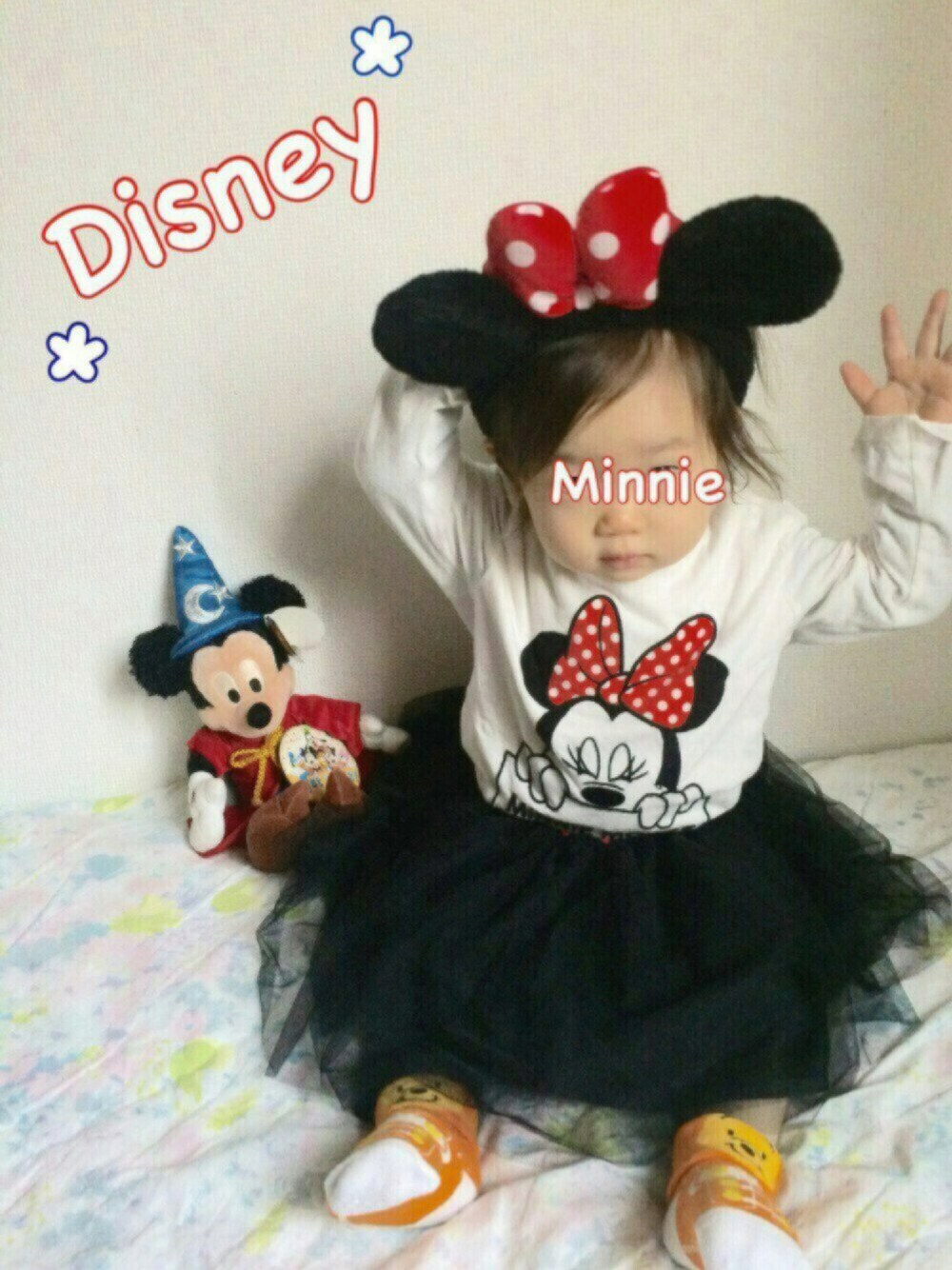 「ディズニーバトン😃、ディズニーコーデ、ミニーちゃんのカチューシャ、カジュアルコーデ、女の子」｜「UNIQLOのアイテム（Tシャツ/カットソー、ホワイト系）」を使った、さち*さん（キッズ・70cm）の秋コーディネートの1枚目の写真