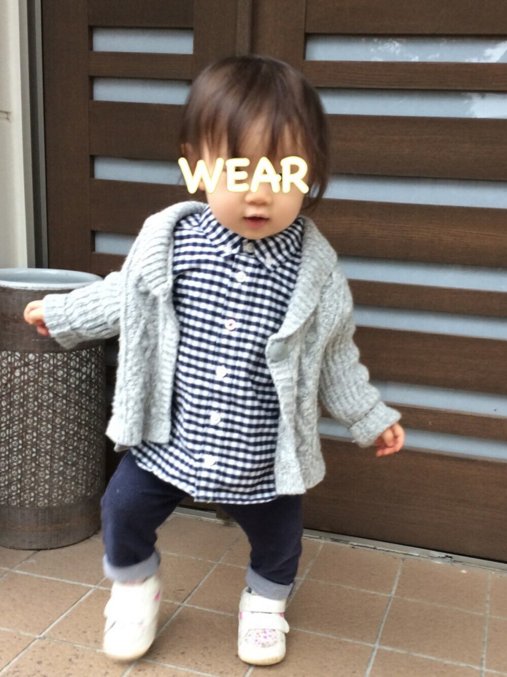 「キッズファッション、おんなのこ、ギンガムチェック、ボーイッシュ」｜「babyGAPのアイテム（カーディガン/ボレロ、グレー系）」を使った、さち*さん（キッズ・70cm）の秋コーディネートの1枚目の写真