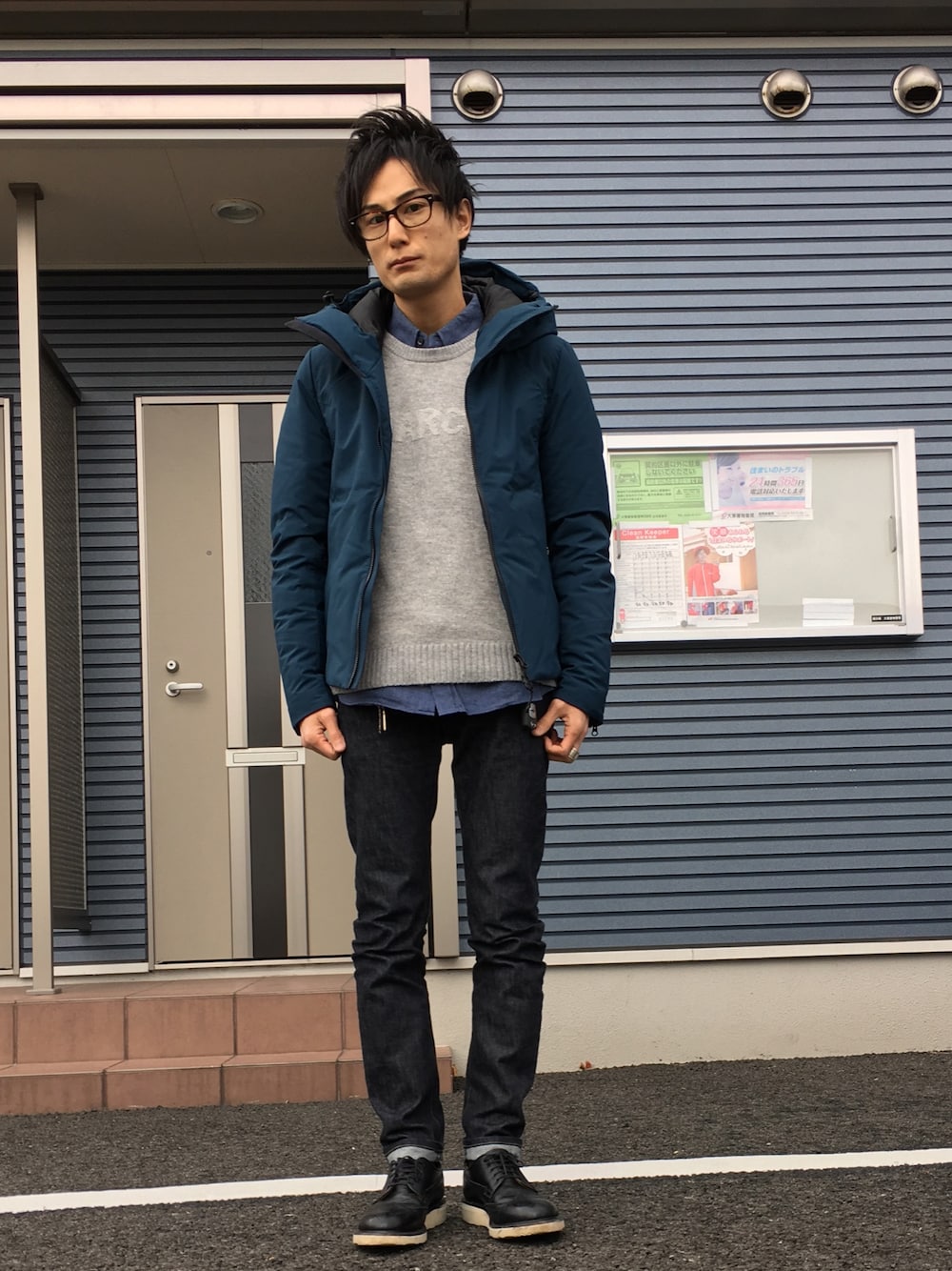 「ダウンジャケット、シャツ、ニット、寒い、ATTACHMENT、ラウンジリザード、KAZUYUKI KUMAGAI」｜「ATTACHMENTのアイテム（ダウンジャケット/コート、ブルー系）」を使った、まっつんさん（メンズ・172cm）の秋コーディネートの1枚目の写真