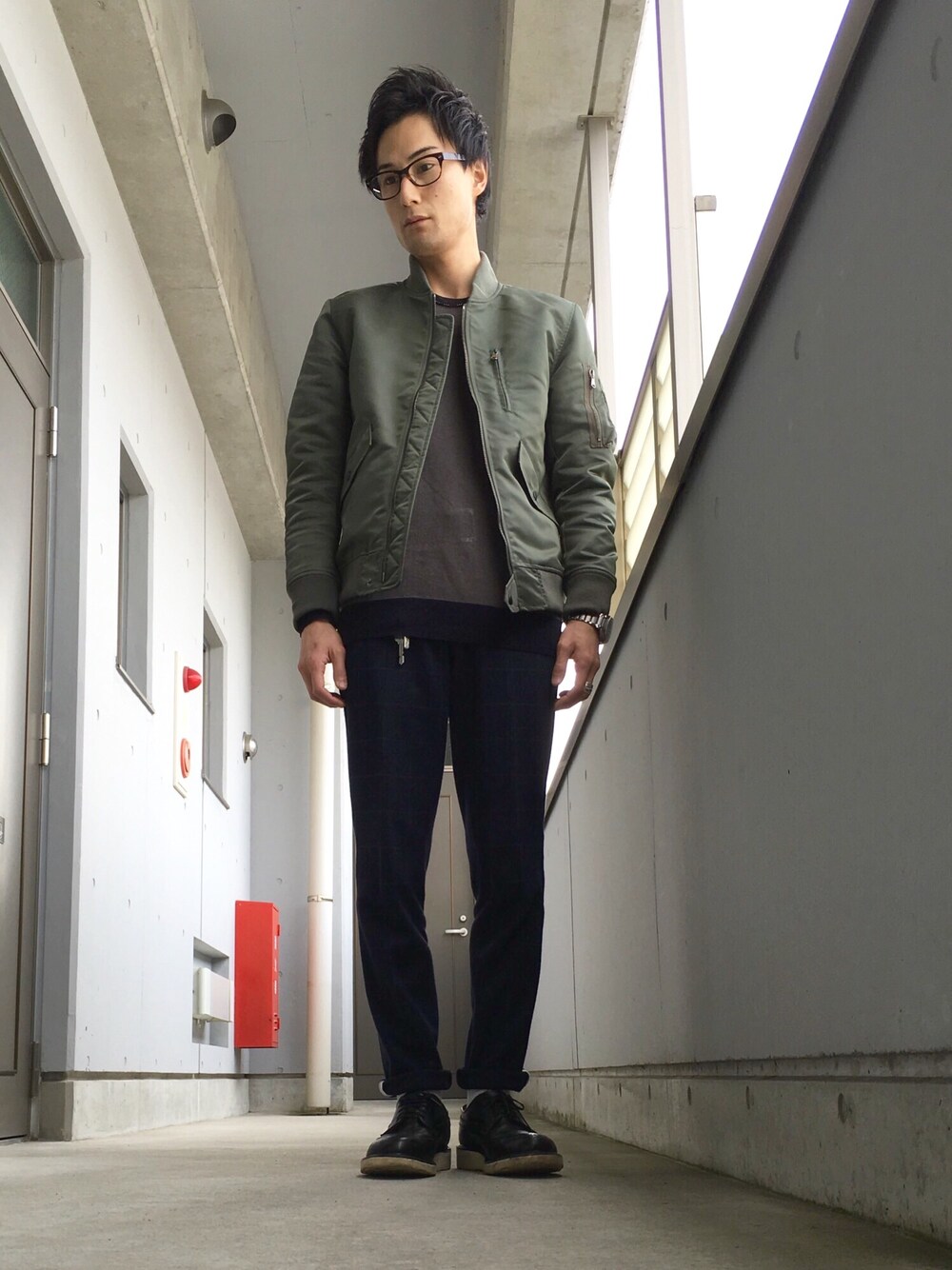 「春コーデ、MA-1、Magine、factotum、スラックス、シンプル」｜「Magineの66 NYLON L-2 JKT:66ナイロンL-2ジャケット（ミリタリージャケット、グリーン系）」を使った、まっつんさん（メンズ・172cm）の春コーディネートの1枚目の写真