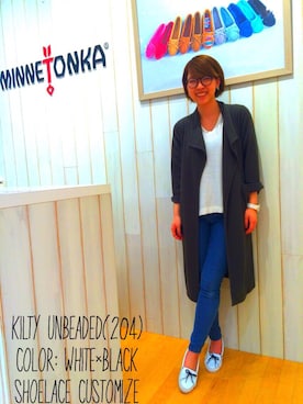 「アイテム（モカシン/デッキシューズ、ホワイト系）」を使った、MINNETONKASTORE町田東急ツインズさん（レディース・164cm）の春コーディネート