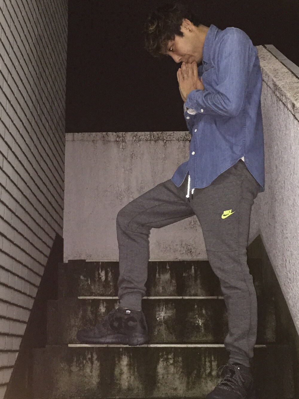 「コンビニスタイル」｜「NIKEの＜NIKE＞ TECH FLEECE PT GRY/パンツ（その他パンツ、グレー系）」を使った、shohei878さん（メンズ・165cm）の秋コーディネートの1枚目の写真