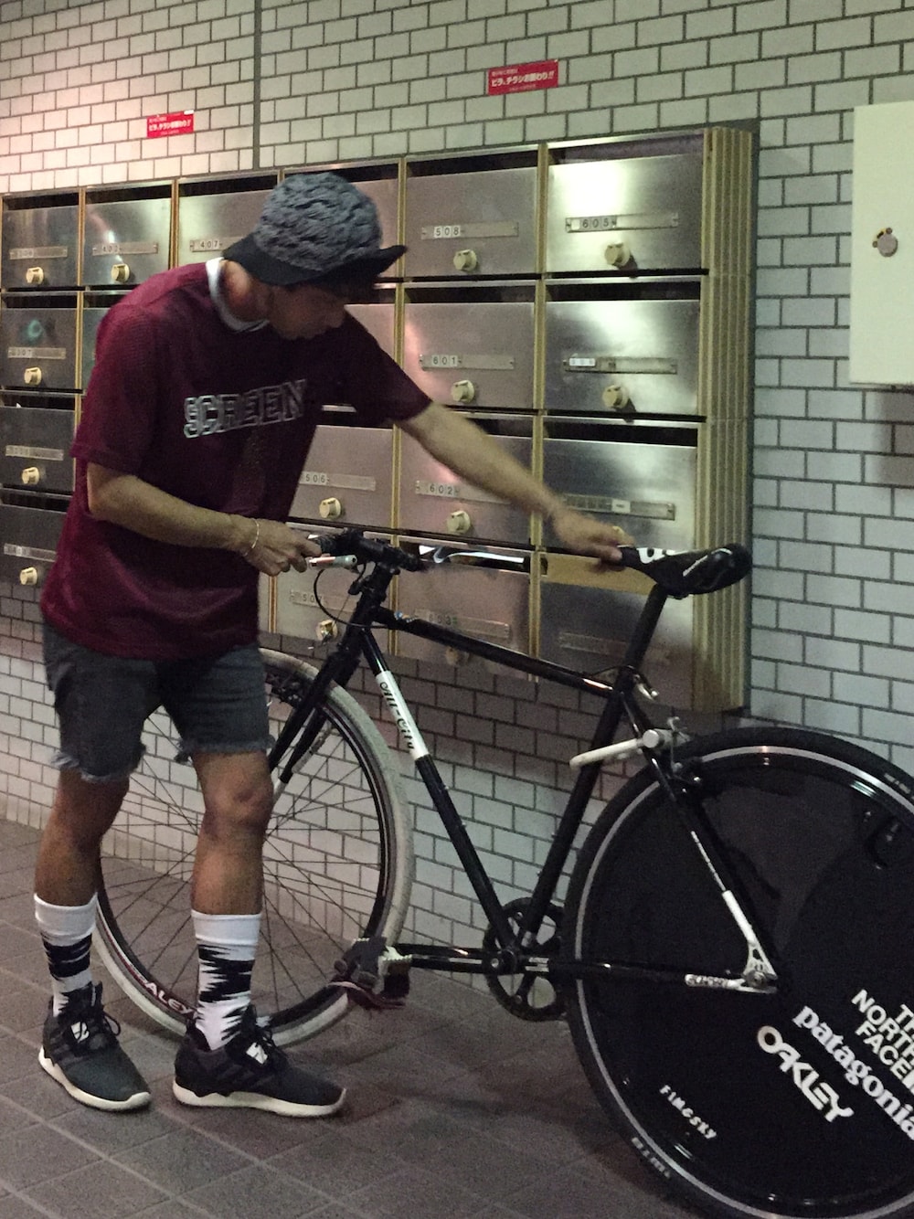 「散歩、ラクチンコーデ、チャリコーデ、リフレクター」｜「Saturdays NYCのSAFARI CAMO SOCK（ソックス/靴下、ホワイト系）」を使った、shohei878さん（メンズ・165cm）の秋コーディネートの1枚目の写真