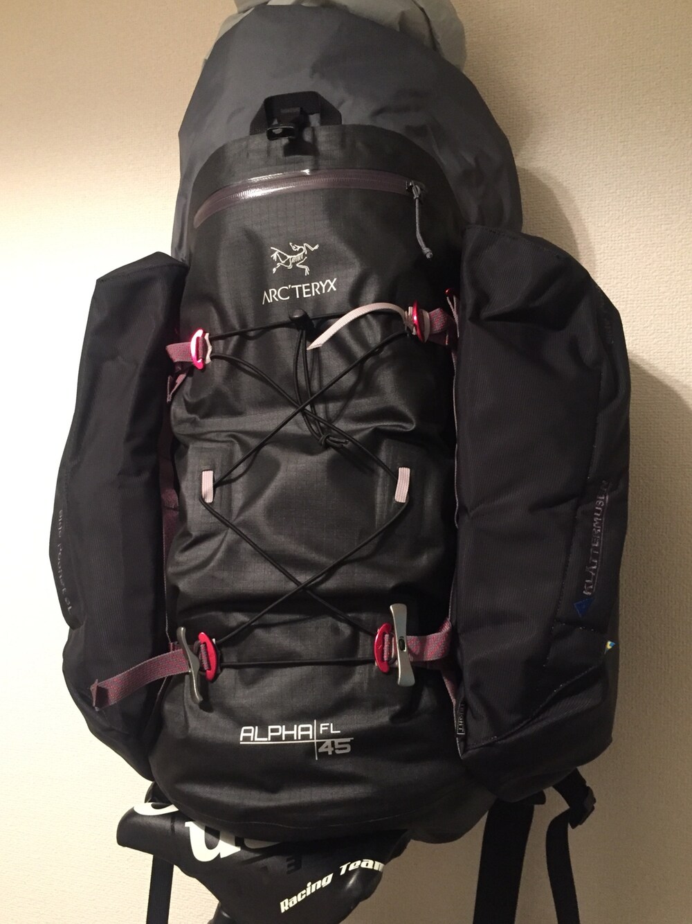 「山登りスタイル、バックパック、トラベルバッグ、自転車スタイル」｜「ARC'TERYXのアイテム（バックパック/リュック、ブラック系）」を使った、shohei878さん（メンズ・165cm）の秋コーディネートの1枚目の写真