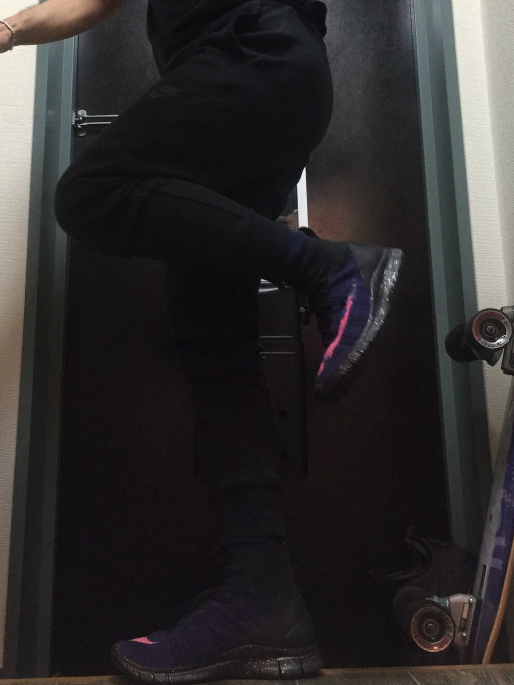「ナイキ、黒、ランニングシューズ」｜「NIKEの＜NIKE＞ TECH SWT PT/パンツ（その他パンツ、ブラック系）」を使った、shohei878さん（メンズ・165cm）の秋コーディネートの1枚目の写真