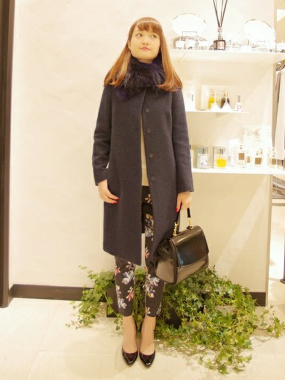 「FIGARO ParisのラムカシミヤシャギーIラインコート　＊（ステンカラーコート、ブルー系）」を使った、yukiさん（レディース・163cm）の秋コーディネートの1枚目の写真