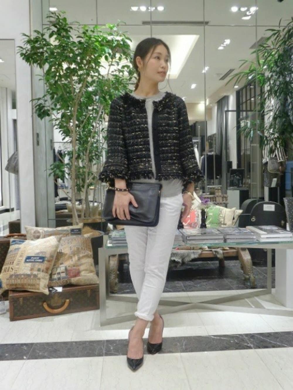 「FIGARO ParisのAnita Bilardi 2WAY BAG（クラッチバッグ、ブラック系）」を使った、yukiさん（レディース・163cm）の冬コーディネートの1枚目の写真