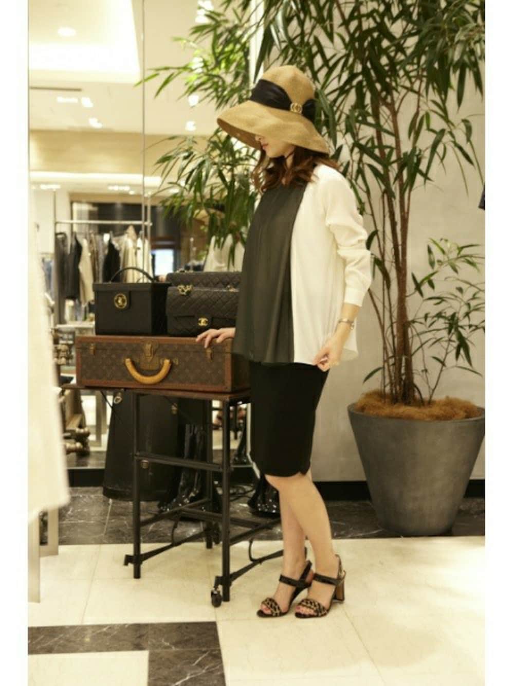 「Athena New YorkのAthena New York　Debra Solid　リボンハット（ハット、ブラック系）」を使った、yukiさん（レディース・163cm）の春コーディネートの1枚目の写真