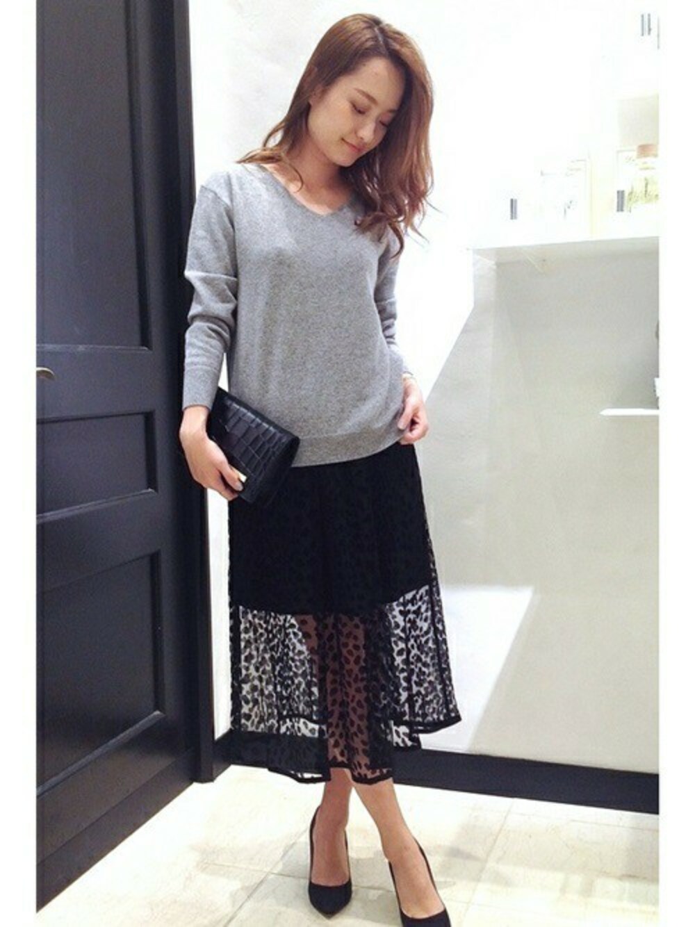 「FIGARO Parisのカシミヤ V プルオーバー◆（ニット/セーター、グレー系）」を使った、yukiさん（レディース・160cm）の秋コーディネートの1枚目の写真
