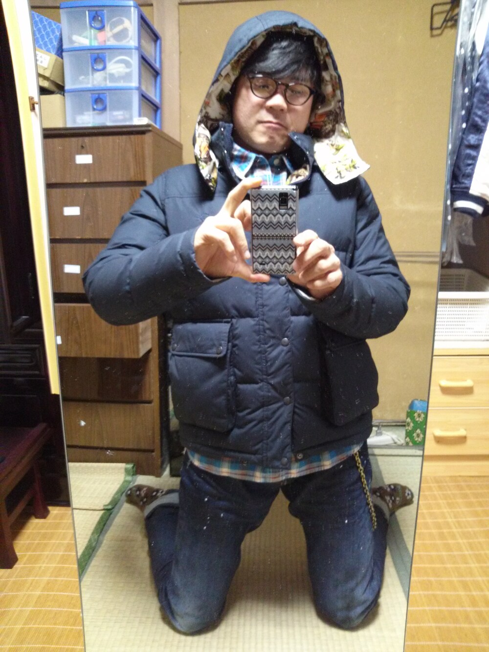 「ヴィンテージ(デニム加工)、ダウンジャケット、ネルシャツチェック」｜「FRED PERRYのDown Jacket（ダウンジャケット/コート、ブルー系）」を使った、はらだつとむさん（メンズ・181cm）の冬コーディネートの1枚目の写真