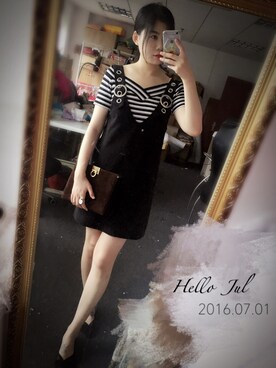 「FERRAGAMO（フェラガモ）のアイテム（ショルダーバッグ、ブラウン系）」を使った、ルキさん（レディース・166cm）の夏コーディネート