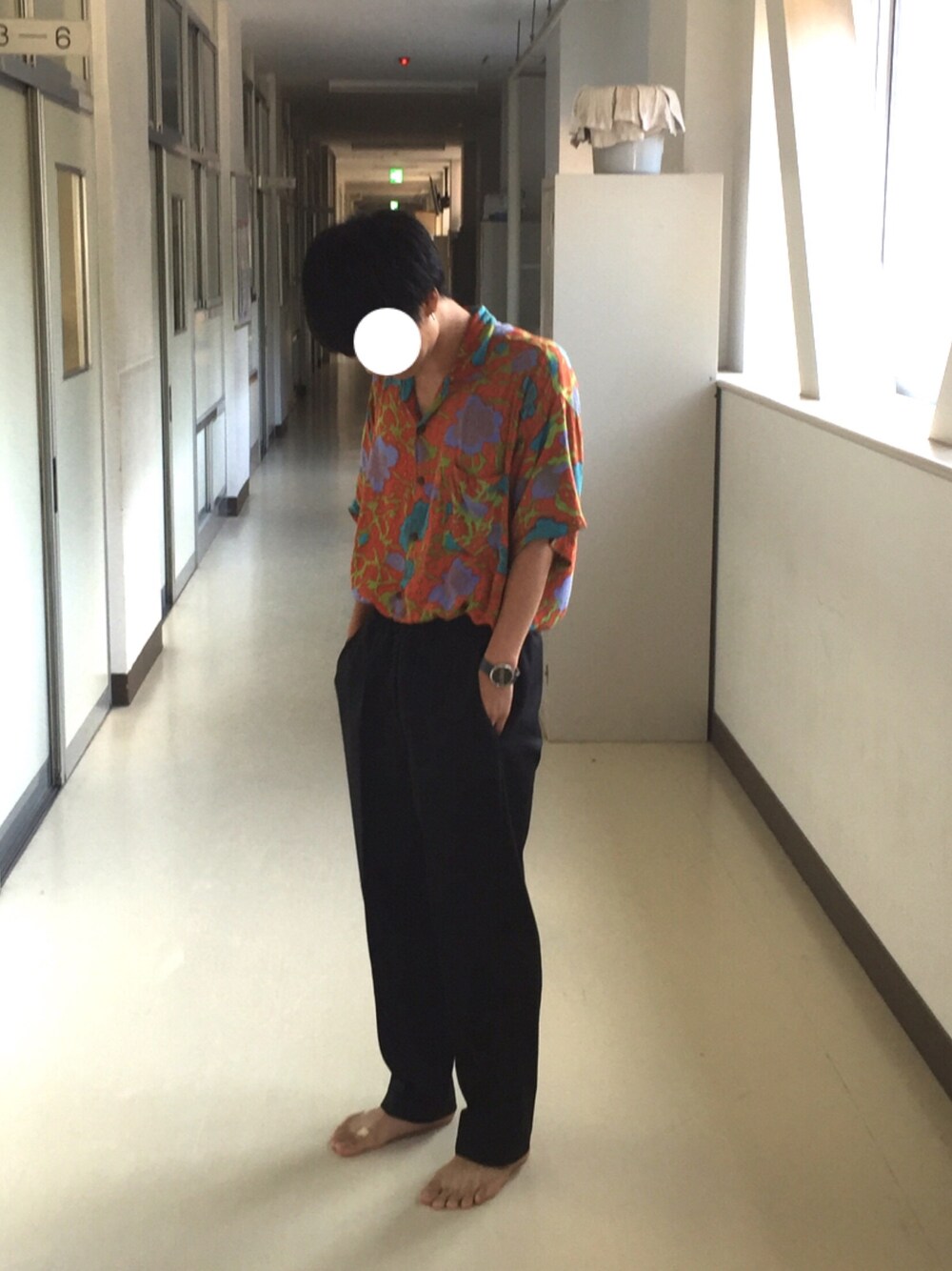 「夏、アロハシャツ、ワイドスラックス、タックイン」｜「古着のアイテム（その他パンツ、ブラック系）」を使った、ポンジュースさん（メンズ・173cm）の夏コーディネートの1枚目の写真