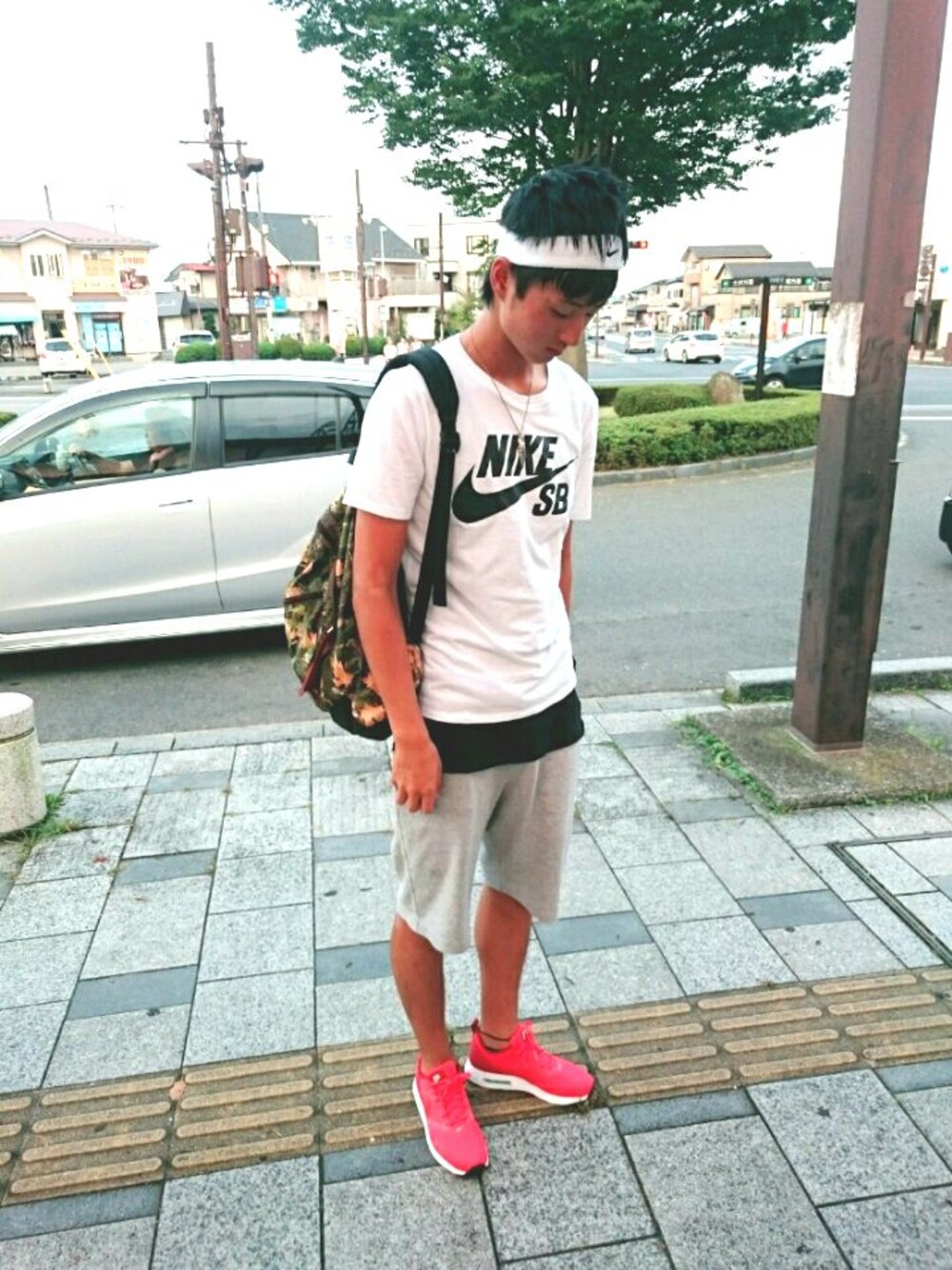 「ストリート系」｜「NIKEのティシャツ（Tシャツ/カットソー、ホワイト系）」を使った、高橋  令さん（メンズ・183cm）の夏コーディネートの1枚目の写真