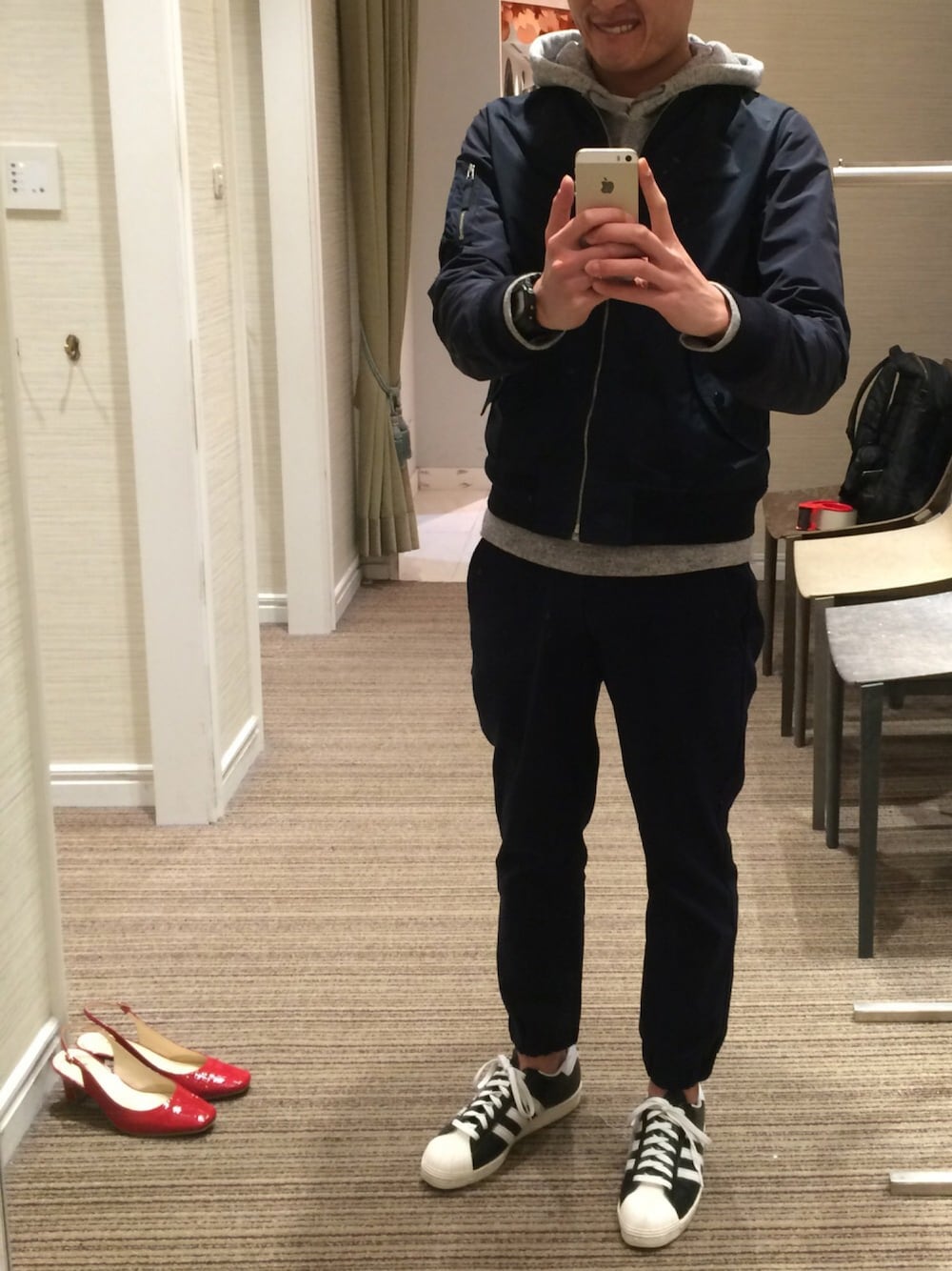 「UNIQLO、ユニクロ、ジョガーパンツ、adidas、アディダス、スーパースター、superstar80's、G-SHOCK、MA-1、EDIFICE」｜「UNIQLOのアイテム（その他パンツ、ブルー系）」を使った、kotawoさん（メンズ・173cm）の春コーディネートの1枚目の写真