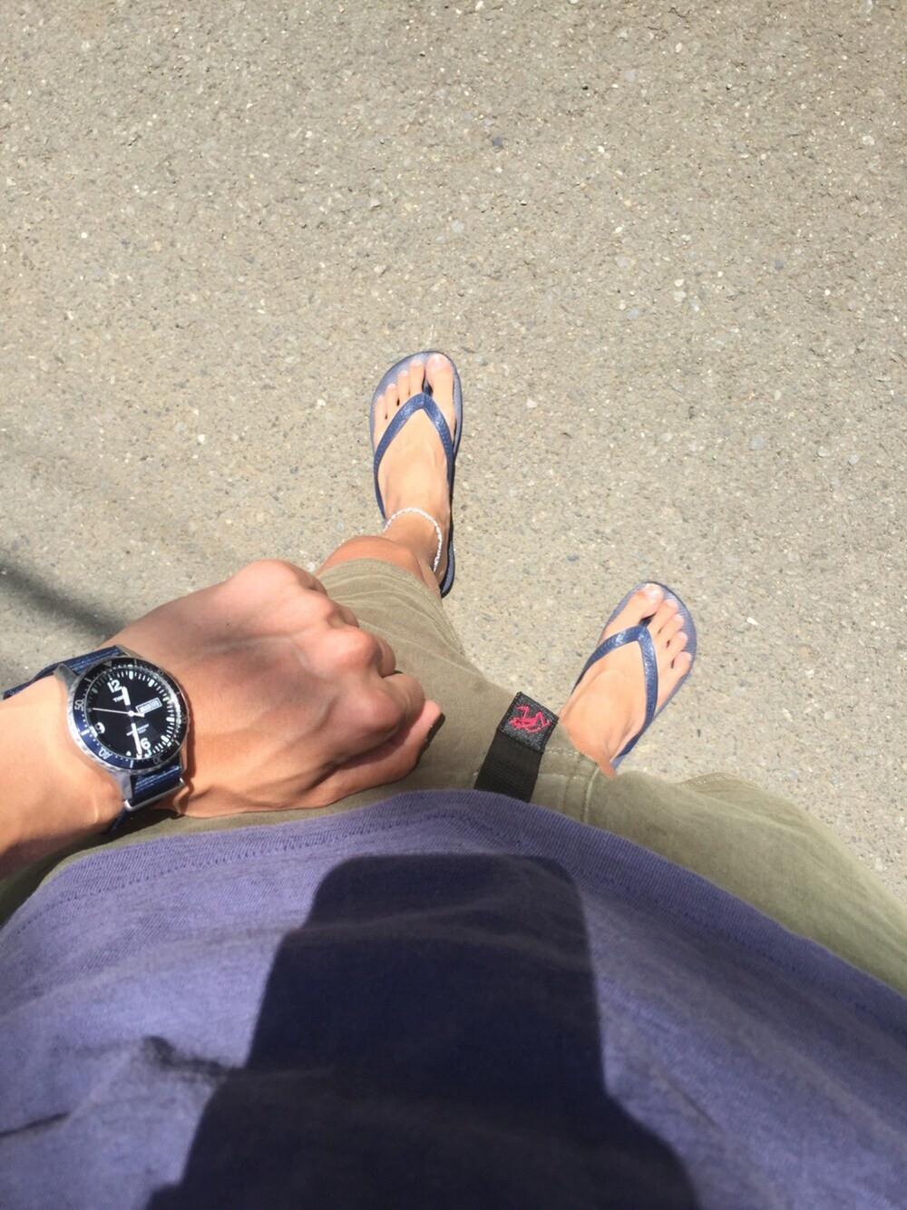 「夏コーデ、短パン、チャンピオン、GRAMICCI、TIMEX、カーキ」｜「havaianasのアイテム（サンダル、ブルー系）」を使った、kotawoさん（メンズ・173cm）の夏コーディネートの1枚目の写真