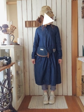 「白いスニーカー」｜「アイテム（シャツワンピース）」を使った、ukikiさん（レディース・156cm）の春コーディネート
