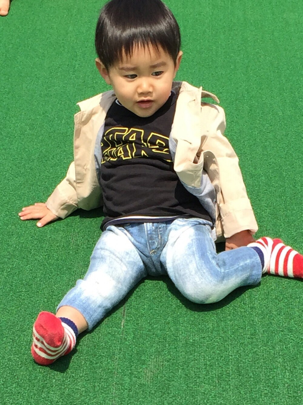 「男の子コーデ、春コーデ、キッズコーデ、息子」｜「ZARAのアイテム（トレンチコート、ベージュ系）」を使った、ryo♡さん（キッズ・90cm）の春コーディネートの1枚目の写真