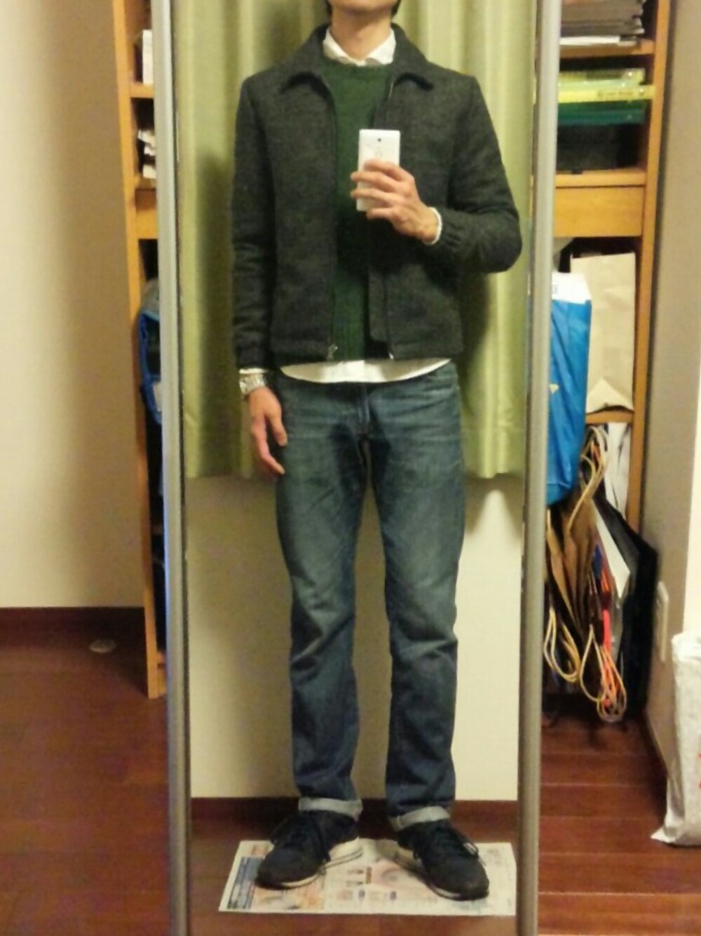「スニーカー、ニット、デニム、H&M、秋のコーデ」｜「H&Mのドリズラーブルゾン（ブルゾン、グレー系）」を使った、Katzさん（メンズ・178cm）の冬コーディネートの1枚目の写真