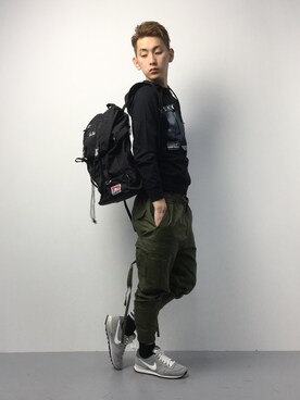 「MONKEY TIME（モンキータイム）のアイテム（カーゴパンツ）」を使った、原口 聖也さん（メンズ・180cm）の冬コーディネート