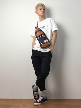 「アイテム（ボディバッグ/ウエストポーチ、ブルー系）」を使った、原口 聖也さん（メンズ・180cm）の冬コーディネート