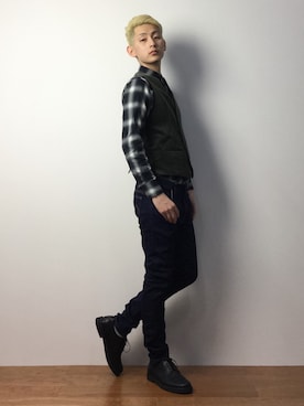 「glamb（グラム）のアイテム（パンツ）」を使った、原口 聖也さん（メンズ・180cm）の冬コーディネート