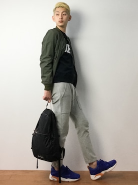 「URBAN RESEARCH（アーバンリサーチ）のアイテム（MA-1）」を使った、原口 聖也さん（メンズ・180cm）の冬コーディネート
