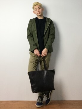 「STUDIOUS（ステュディオス）のアイテム（バッグ）」を使った、原口 聖也さん（メンズ・180cm）の冬コーディネート