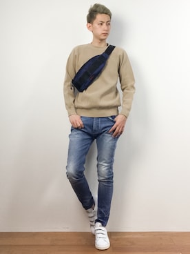 「アイテム（ボディバッグ/ウエストポーチ、ブルー系）」を使った、原口 聖也さん（メンズ・180cm）の冬コーディネート