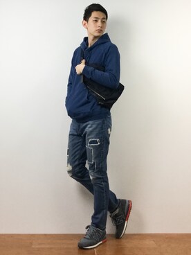 「アイテム（ボディバッグ/ウエストポーチ、ブルー系）」を使った、原口 聖也さん（メンズ・180cm）の春コーディネート