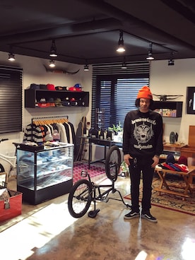 「DEMONSTRATE（デモンストレート）のアイテム（トップス）」を使った、Yun young kwonさん（メンズ・180cm）の冬コーディネート