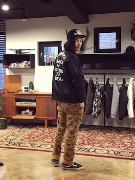 「DEMONSTRATE（デモンストレート）のアイテム」を使った、Yun young kwonさん（メンズ・180cm）の春コーディネート