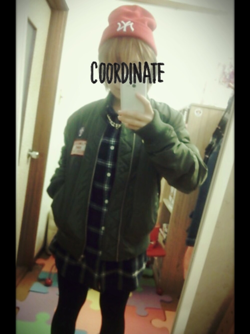 「赤×黒、黒×赤、チェックシャツ、WEGO」｜「WEGOのアイテム（シャツ/ブラウス、ブラック系）」を使った、ちぃちゃんさん（レディース・141cm）の秋コーディネートの1枚目の写真